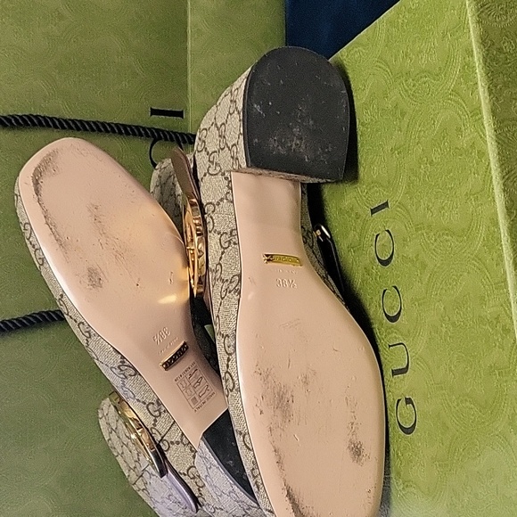 GUCCI beige and ebony GG Supreme boots size 8.5, with box and dust bags. - Picture 6 of 9